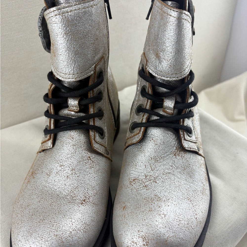 Fly London Kara Silver Metallic Lace-Up Buckle Boot size 38 NIB - Picture 3 of 10